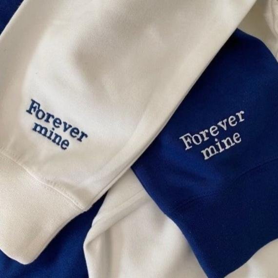 Forever mine brodé sur les manches