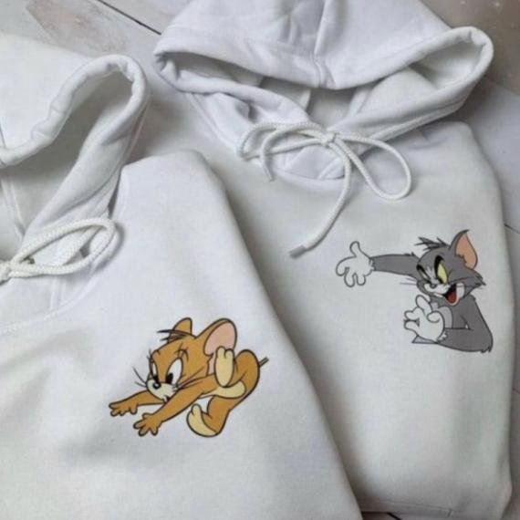 Chat suivant la souris brodé