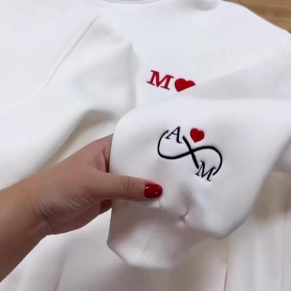 Une lettre de ton nom avec un coeur